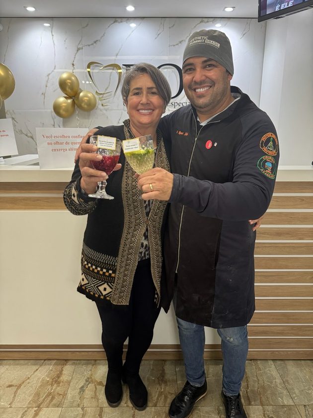 Celebração da equipe ROZ Odontologia