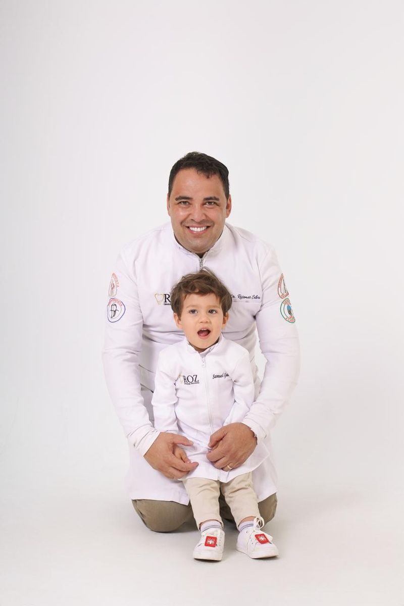 Dentista com paciente infantil